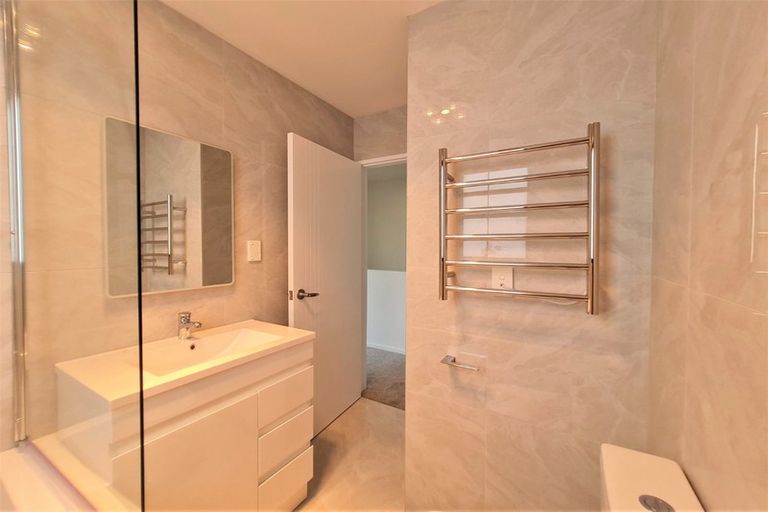 Photo of property in 6b Poruru Close, Papakura, 2110