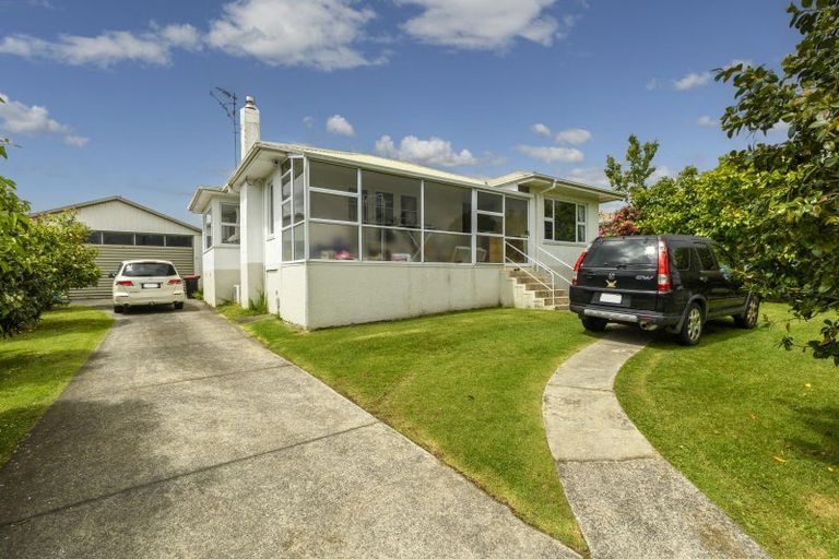 Photo of property in 32 Pemberton Crescent, Greerton, Tauranga, 3112
