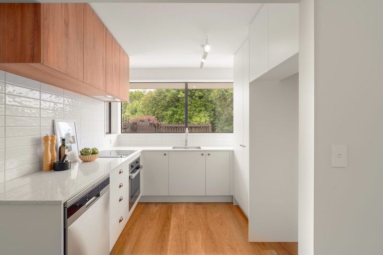 Photo of property in 1/52a Aorangi Road, Bryndwr, Christchurch, 8053