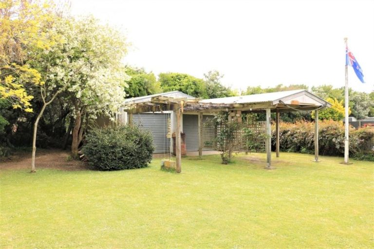 Photo of property in 16 Punga Street, Tangimoana, 4822