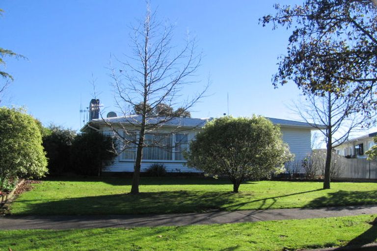 Photo of property in 12 Catlins Crescent, Milson, Palmerston North, 4414