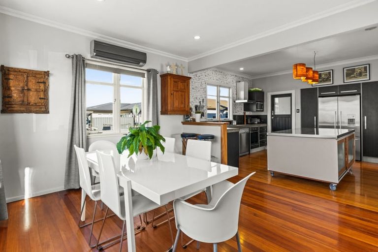 Photo of property in 236 Kennedy Road, Onekawa, Napier, 4110