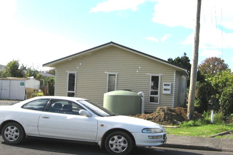 Photo of property in 11 Renata Crescent, Te Atatu Peninsula, Auckland, 0610