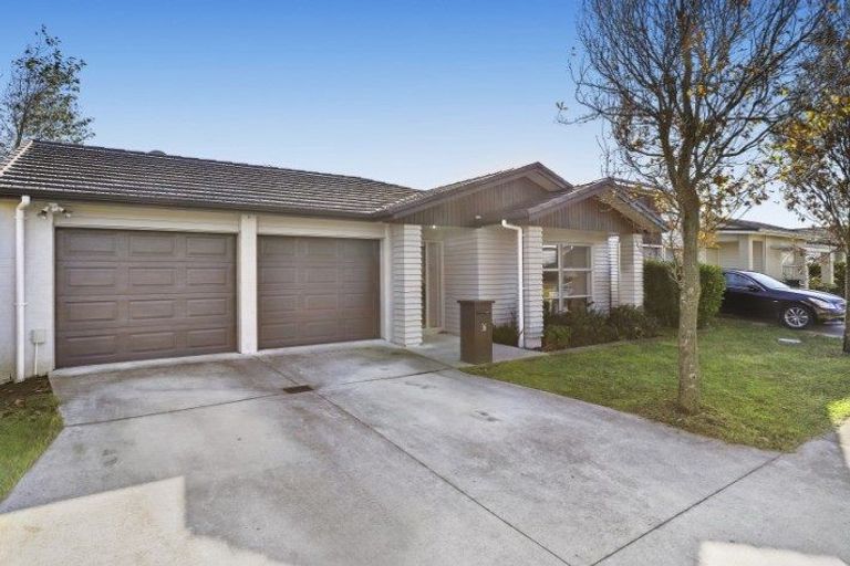 Photo of property in 36 Popokatea Drive, Takanini, 2112