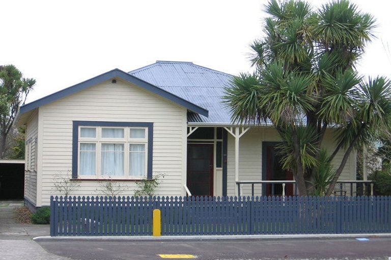 Photo of property in 30 Colombo Street, Hokowhitu, Palmerston North, 4410