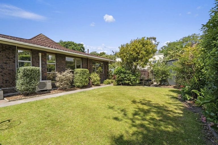 Photo of property in 2/54 Heretaunga Square, Silverstream, Upper Hutt, 5019