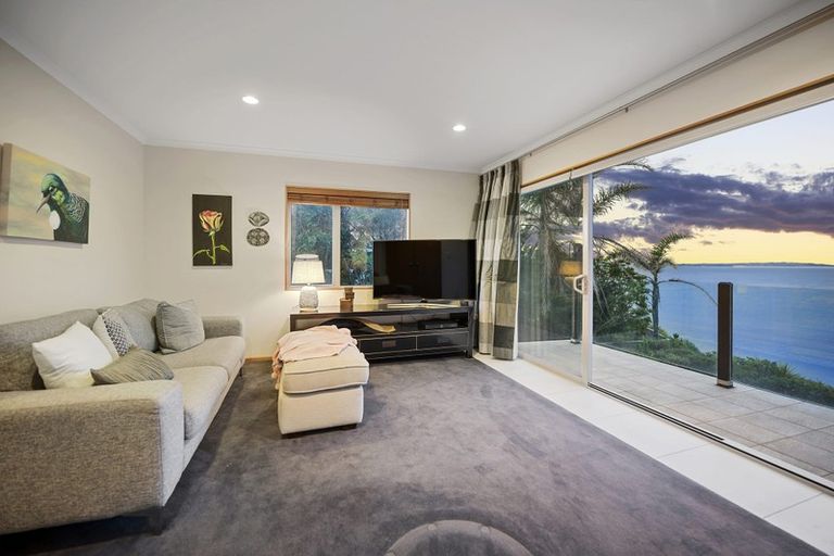 Photo of property in 24 Cliff Road, Torbay, Auckland, 0630