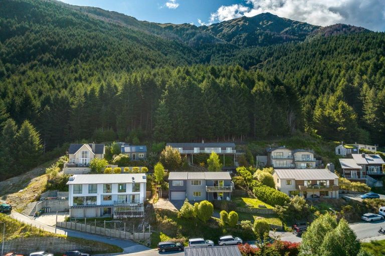 Photo of property in 59 Dart Place, Fernhill, Queenstown, 9300