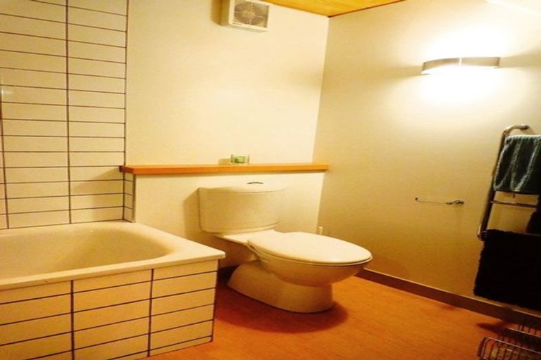 Photo of property in Stadium Garden Flats, 118/107 Thorndon Quay, Pipitea, Wellington, 6011