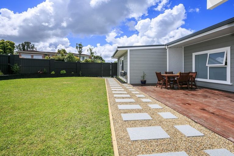 Photo of property in 927 East Coast Road, Northcross, Auckland, 0632