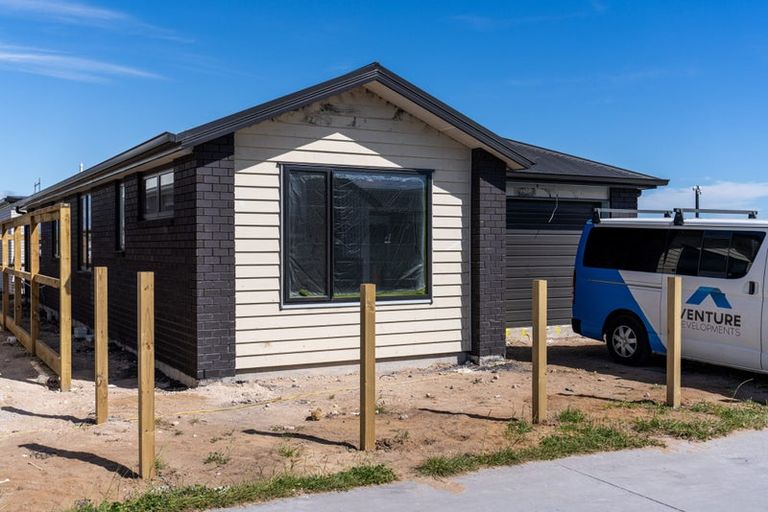 Photo of property in 2 Wharangi Lane, Papamoa, 3118