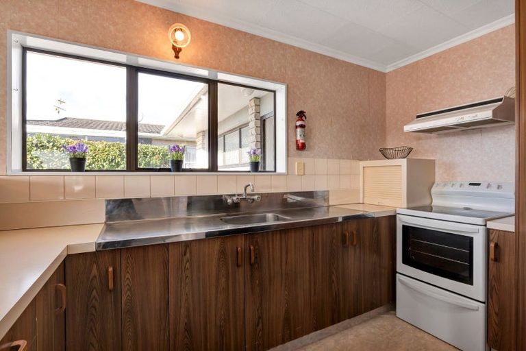 Photo of property in 1/17 Roy Terrace, Moturoa, New Plymouth, 4310