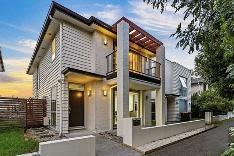 Photo of property in 11 Phar Lap Crescent, Takanini, 2112