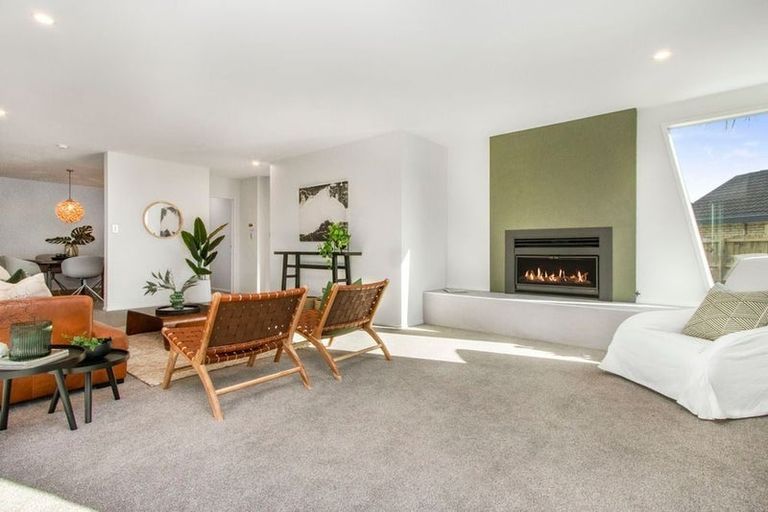 Photo of property in 37 Lothian Brae, Wattle Downs, Auckland, 2103