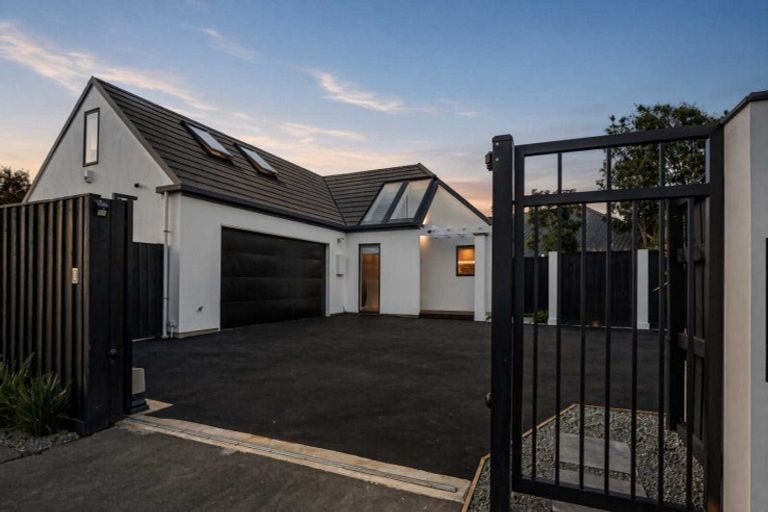 Photo of property in 3 Fieldmoor Place, Parklands, Christchurch, 8083