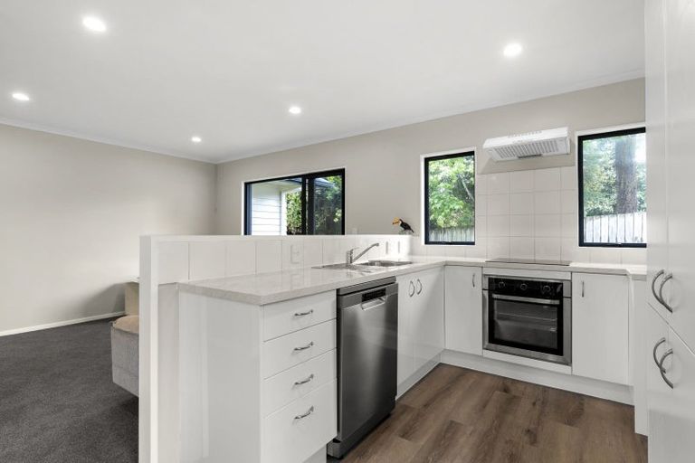 Photo of property in 99 Kemp Road, Massey, Auckland, 0614