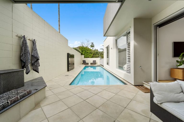 Photo of property in 33a Churchill Road, Murrays Bay, Auckland, 0630