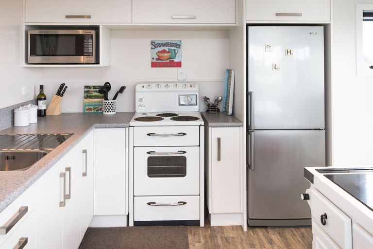 Photo of property in 35 Marine Parade South, Foxton Beach, Foxton, 4815