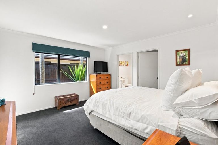 Photo of property in 32 Aranui Drive, Papamoa Beach, Papamoa, 3118