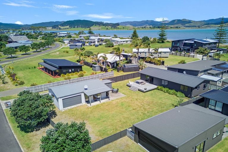 Photo of property in 113 Kelly Jade Avenue, Matarangi, Whitianga, 3592