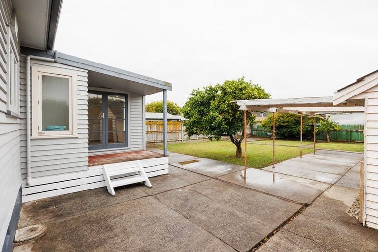 Photo of property in 24 Vernon Avenue, Takaro, Palmerston North, 4412