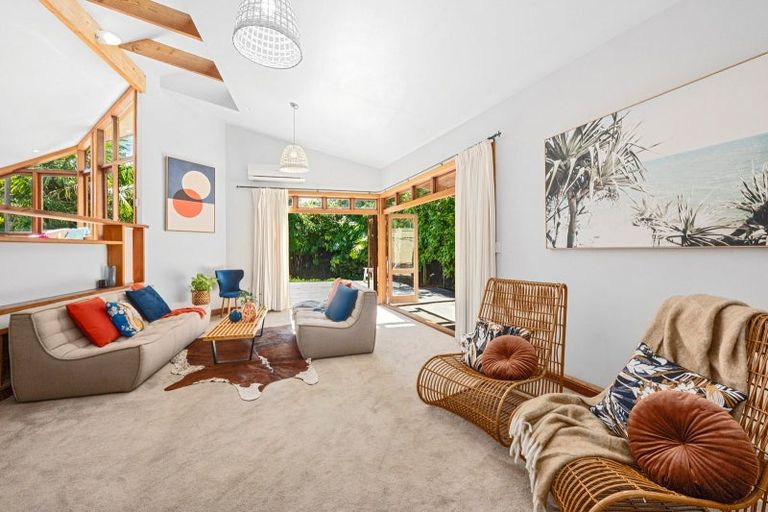 Photo of property in 107 Vauxhall Road, Narrow Neck, Auckland, 0624