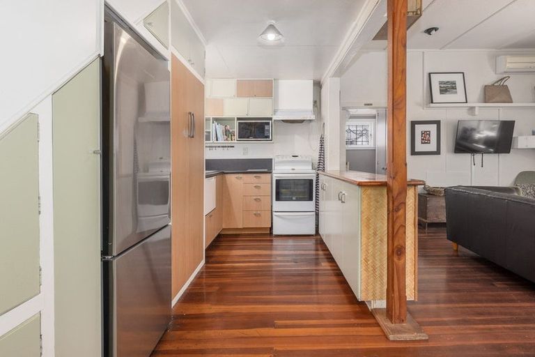 Photo of property in 11 Whanake Street, Titahi Bay, Porirua, 5022