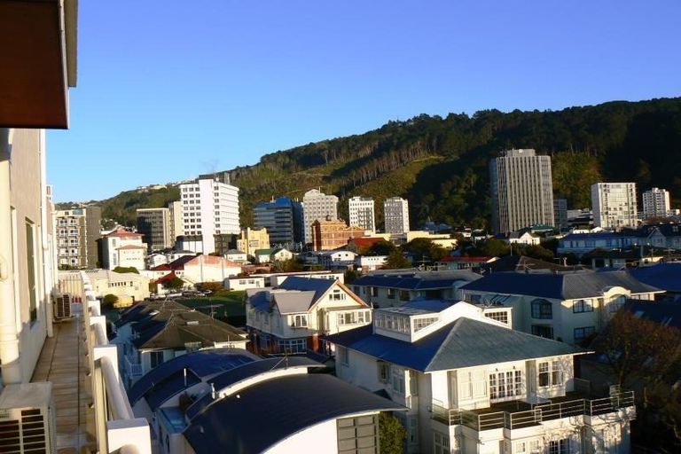 Photo of property in Endeavour Apartments, 5/125 Thorndon Quay, Pipitea, Wellington, 6011