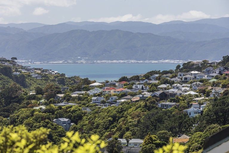 Photo of property in 5 Kilgour Way, Crofton Downs, Wellington, 6035