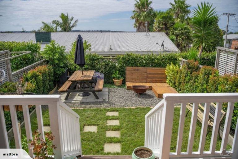 Photo of property in 2/289 Glenfield Road, Glenfield, Auckland, 0629