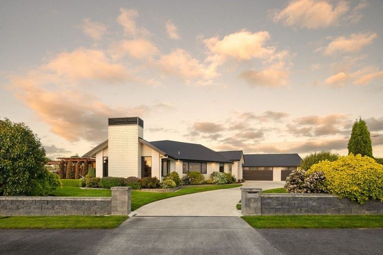 Photo of property in 2 Kotare Grove, Cambridge, 3434