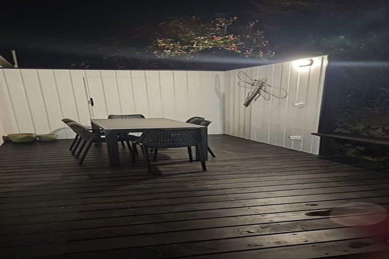 Photo of property in 4/18 Bevyn Street, Castor Bay, Auckland, 0620