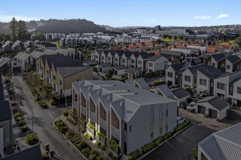 Photo of property in 11/2 Warrant Officer Lane, Hobsonville, Auckland, 0616