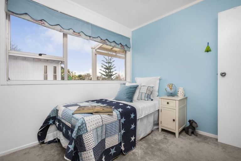 Photo of property in 1/7 Malters Place, Browns Bay, Auckland, 0630