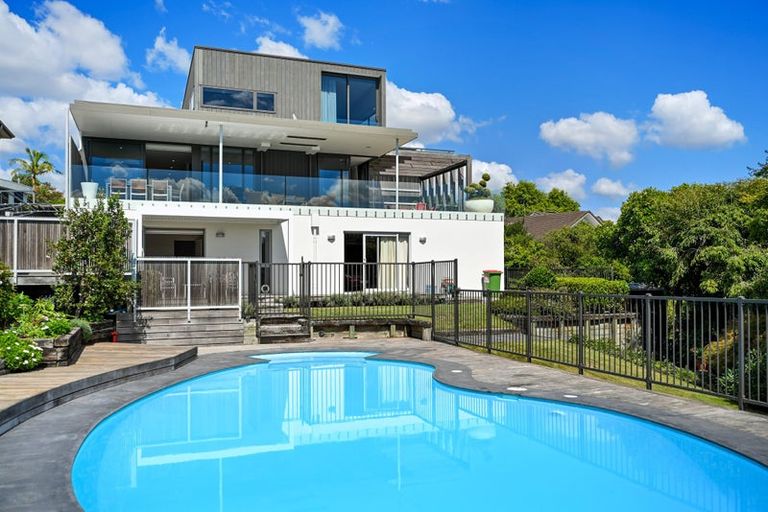 Photo of property in 142 Lake Crescent, Hamilton Lake, Hamilton, 3204