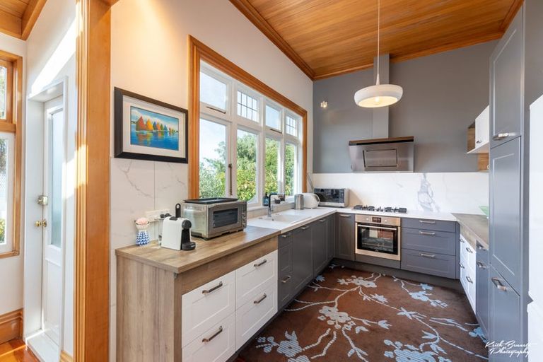 Photo of property in 37 Grant Road, Thorndon, Wellington, 6011