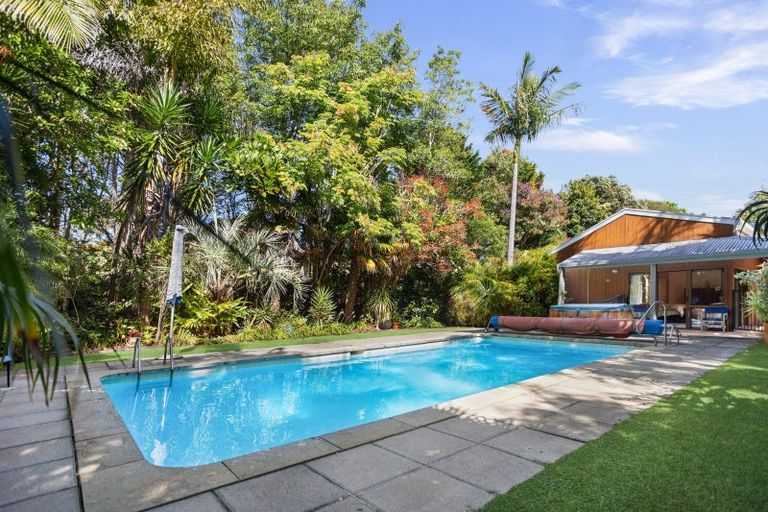 Photo of property in 49 Riddell Road, Kerikeri, 0230