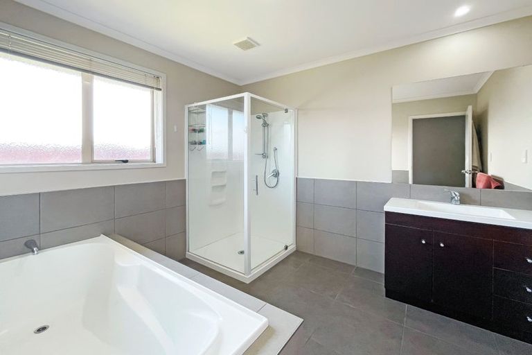 Photo of property in 2 Woodridge Drive, Flagstaff, Hamilton, 3210