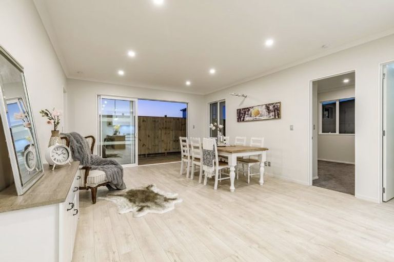 Photo of property in 3 Konoba Avenue, Kumeu, 0810