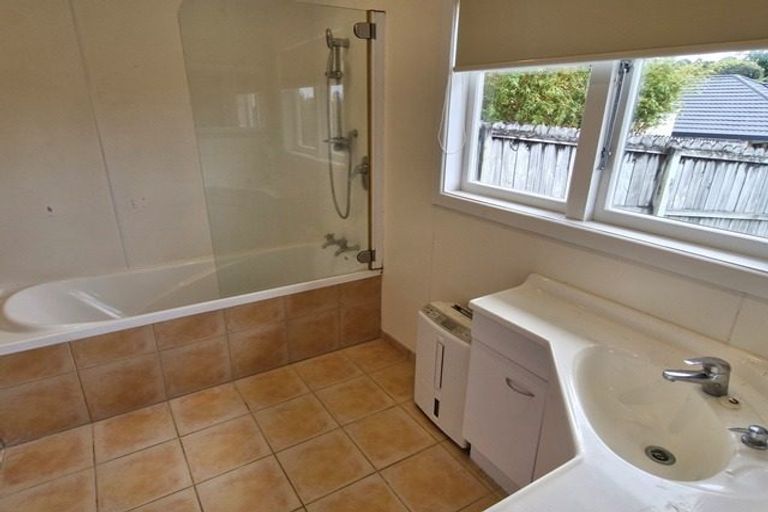 Photo of property in 33 Withers Road, Glen Eden, Auckland, 0602