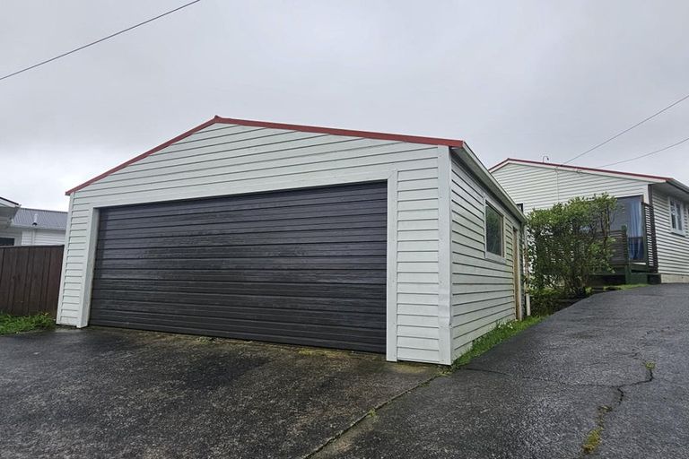 Photo of property in 81a Black Rock Road, Newlands, Wellington, 6037