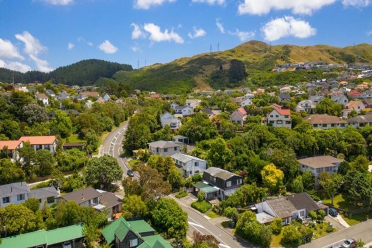 Photo of property in The Triangle, 1/33 Halswater Drive, Churton Park, Wellington, 6037