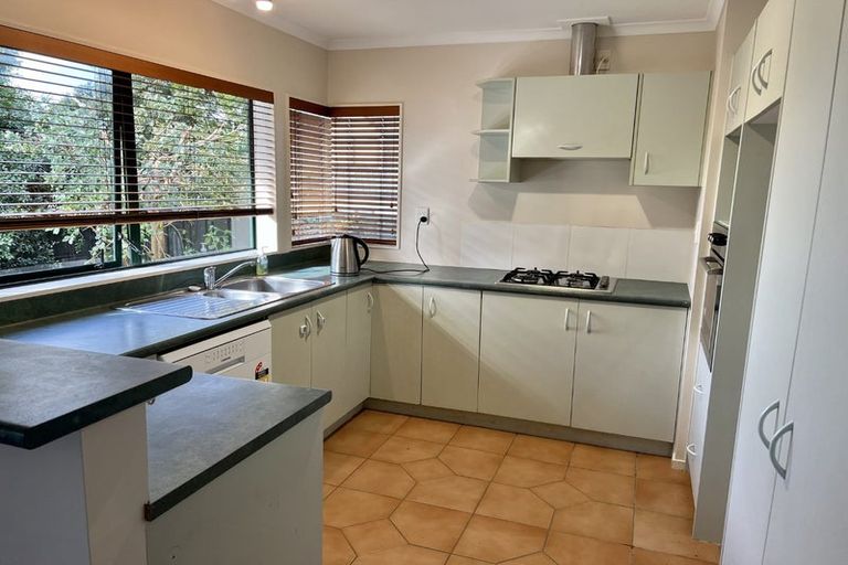 Photo of property in 1/39 Schnapper Rock Road, Greenhithe, Auckland, 0632