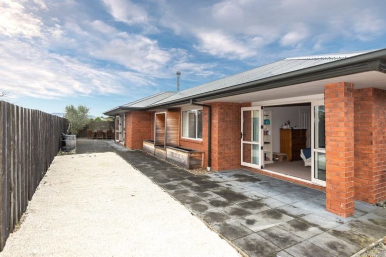 Photo of property in 51 Putake Drive, Parklands, Christchurch, 8083