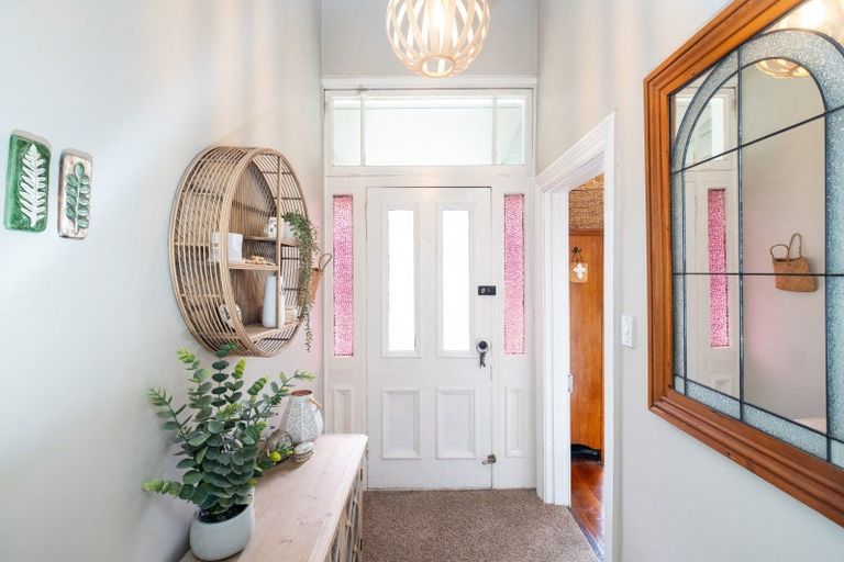 Photo of property in 11a Main Street, Hospital Hill, Napier, 4110