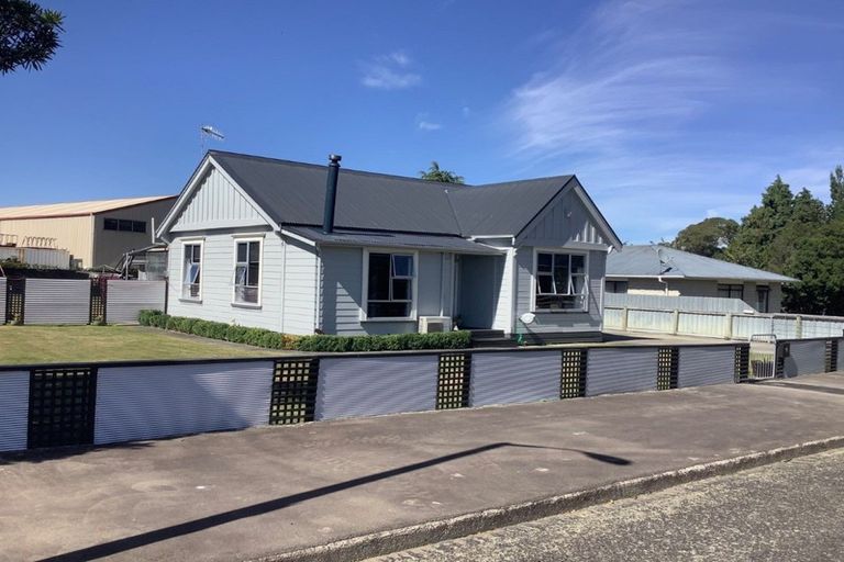 Photo of property in 13 Windsor Street, Dannevirke, 4930