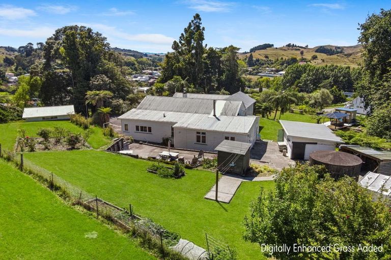 Photo of property in 9 Feltham Street, Hunterville, 4730