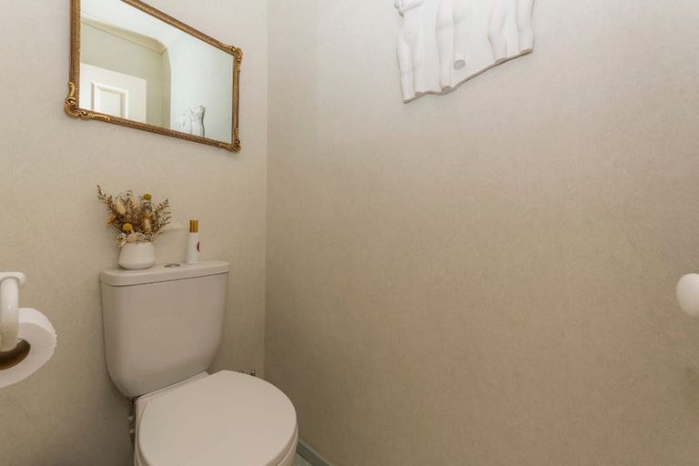 Photo of property in 15 Hogarth Rise, West Harbour, Auckland, 0618