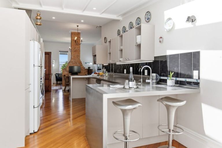 Photo of property in 500 Evans Bay Parade, Hataitai, Wellington, 6021