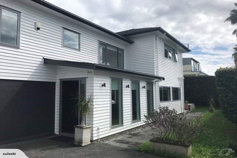 Photo of property in 2/4 Heath Avenue, Northcote, Auckland, 0627